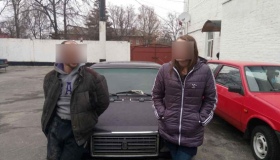 Полтавські Бонні і Клайд: нетверезий чоловік і жінка викрали авто