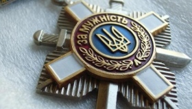 Порошенко нагородив орденом полтавського солдата