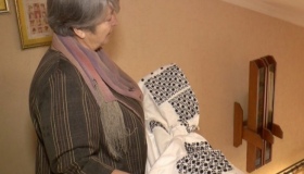 Жінка з Полтави колекціонує старовинні вишиванки