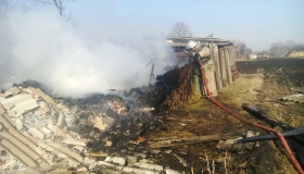 На Полтавщині вогнеборці врятували житловий будинок. Господарка - у лікарні з опіками