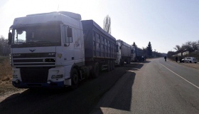 Кременчуцька поліція затримала п'ять львівських вантажівок зі сміттям
