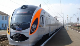"Укрзалізниця" призначила до Великодня додаткові поїзди