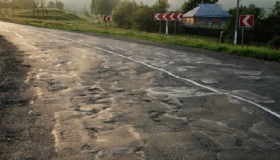 Служба автодоріг шукає, кому заплатити 220 мільйонів за ремонт дороги Полтава - Олександрія