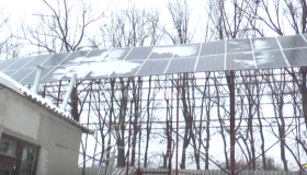 У Полтаві переселенець із Криму встановив домашню сонячну електростанцію. ВІДЕО
