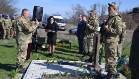 Пам'ятний знак загиблому капітану СБУ з Полтавщини встановили під Слов'янськом
