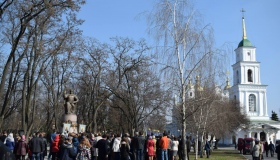 Біля пам’ятника Мазепі полтавці молилися за мир в Україні