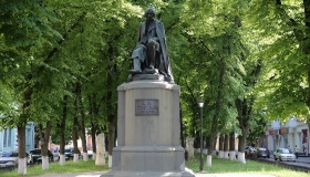 П'ять історій про вулицю і пам'ятник Гоголю у Полтаві