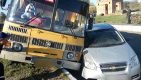 На Полтавщині п'яний водій врізався у шкільний автобус