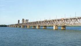 На мосту через Дніпро обмежать рух транспорту