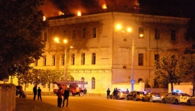 25 пожежників уночі рятували Кадетський корпус від знищення. ВІДЕО