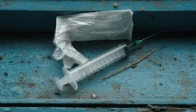 На Полтавщині чоловіка затримали за продаж шприця з наркотиком