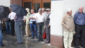 Полтавські пенсіонери мітингували під дощем. ФОТО. ВІДЕО