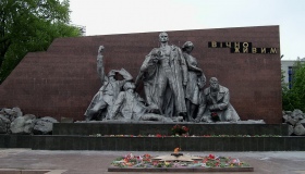 У Кременчуці реконструюють меморіал радянської доби