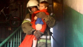 У Полтаві знову рятували під час пожежі дітей. ВІДЕО