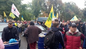Полтавці беруть участь у безстроковій акції протесту "євроблях" у Києві