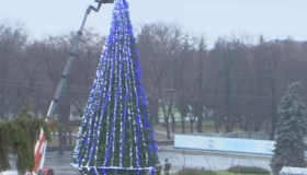 На Полтавщині почали запалювати новорічні ялинки. ВІДЕО