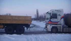 На Полтавщині вантажівка заблокувала рух на автодорозі