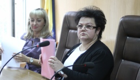 Суддя Шевська приймає рішення, що суперечать один одному