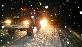 Рятувальники продовжують вивільняти автомобілі зі снігових заметів. ФОТО. ВІДЕО