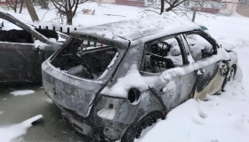 Уночі в Полтаві згоріли дві автівки