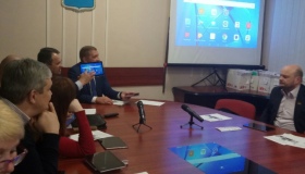 Депутати міськради Кременчука отримали безкоштовні електронні планшети
