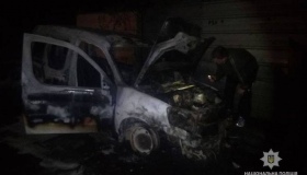 У Полтаві згоріли дві автівки