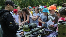 Навчальна зброя, джгути та каша: школярам проводять військово-патріотичні квести. ФОТО