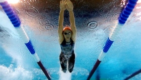 Юна полтавка за один день завоювала дві золоті медалі чемпіонату країни з плавання