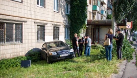 На Полтавщині авто викрали, а потім розбили