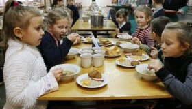 Дітей полтавських атошників безкоштовно годуватимуть у школах