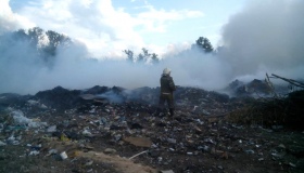 У Лубнах загасили чергову пожежу на сміттєзвалищі