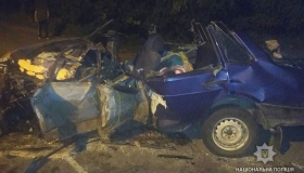 У результаті страшної ДТП на Полтавщині водій та двоє дітей-пасажирів легковика дивом залишилися в живих