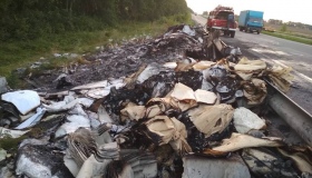 На Полтавщині викинули і підпалили сміття прямо на автотрасі