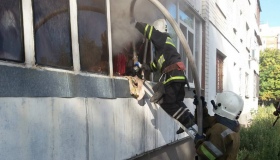 Полтавські рятувальники ліквідували пожежу на балконі квартири