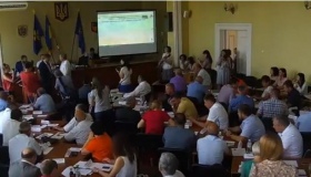 У Карлівці провели позачергову сесію обласної ради
