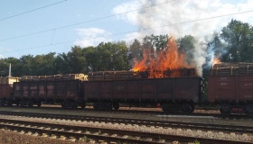 На Полтавщині сім годин гасили пожежу на залізниці