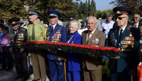 У Полтаві поклали квіти до пам'ятникам героям війни з нацизмом