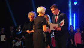 Полтавська міськрада преміювала вчителів грошима і концертом 