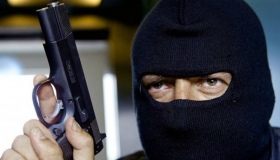На Полтавщині озброєний чоловік пограбував банк