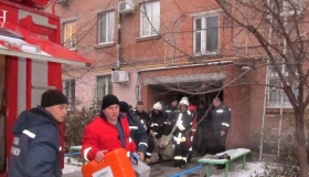 Пожежа на Зіньківській: 89-річний господар квартири помер по дорозі до лікарні