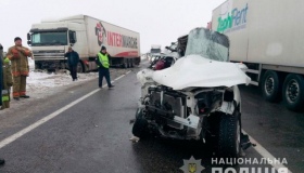 На Полтавщині у жахливій аварії загинув водій легковика