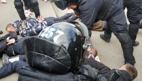 Полтавці обговорюють зіткнення "Нацкорпусу" та поліції під час візиту Порошенка