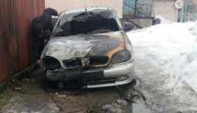 Поліція вручила п'ять підозр щодо підпалу автівок на Леваді