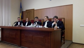 Петро Порошенко не прийшов на судове засідання за позовом Лариси Гольник