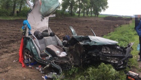 Полтавські рятувальники деблокували з авто важко пораненого пасажира