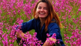 Яскраво-рожевими квітами вкрилися поля Більського городища. ФОТО