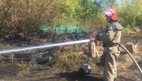 На Котелевщині пожежа знищила вщент господарську будівлю