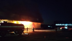 Масштабна пожежа у Полтаві: гасили склад "Нової Пошти"