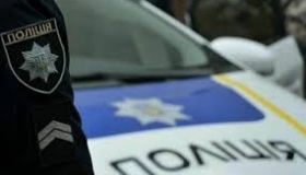 Полтавські патрульні затримали чоловіка з викраденими банківськими картками