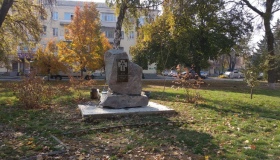У Полтаві встановили наріжний камінь пам'яті жертв Голодоморів